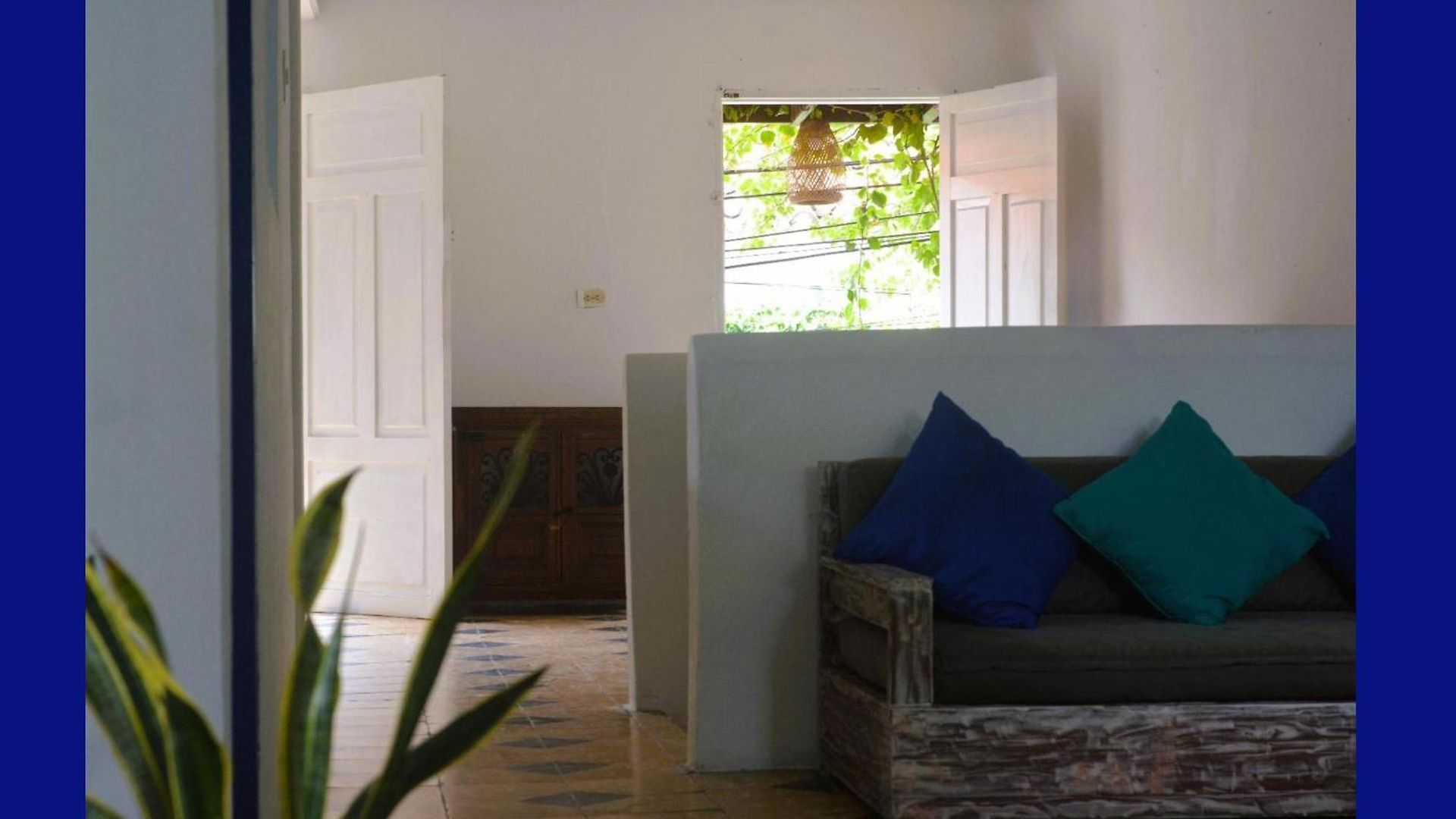 Colonial In San Diego 5 Bedrooms Seven
