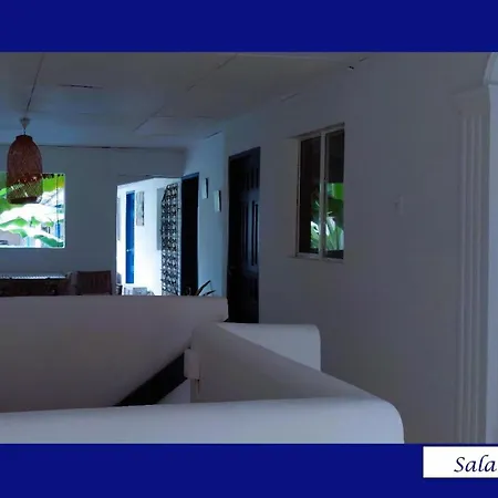 Colonial In San Diego 5 Bedrooms Seven